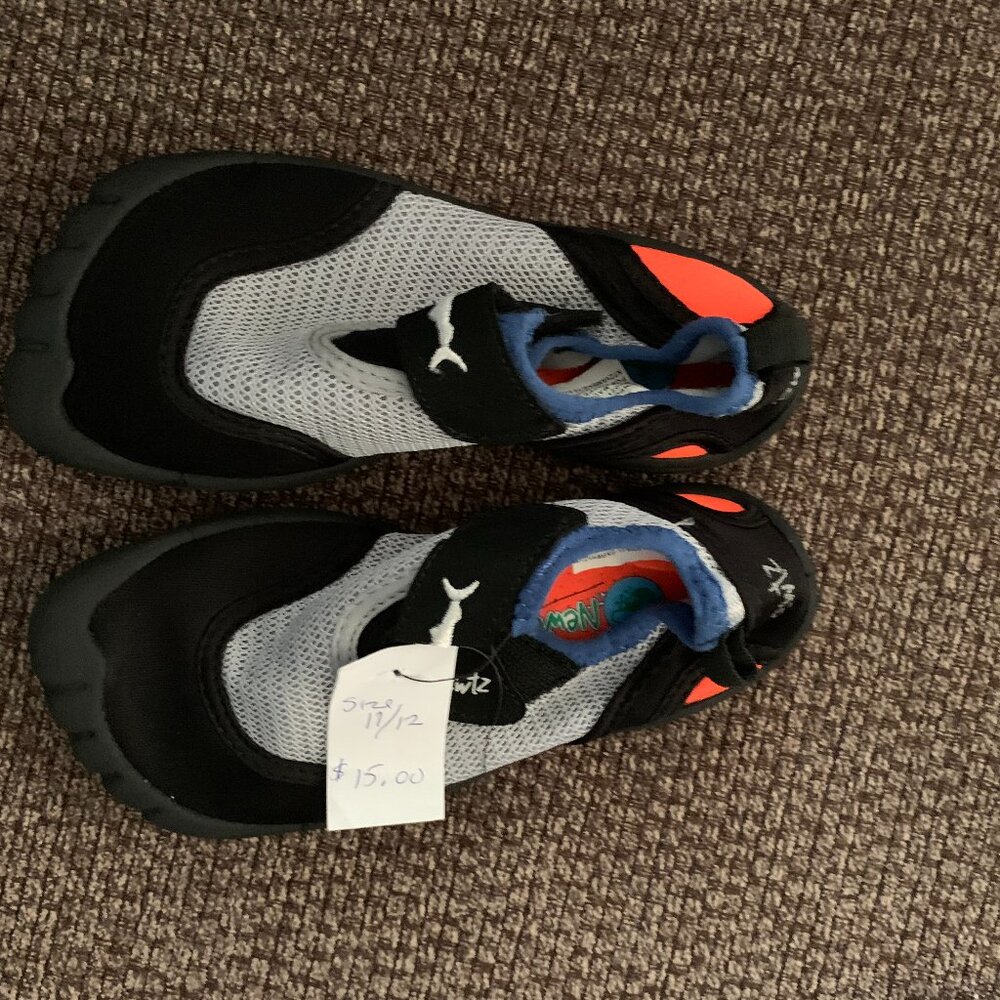 NEWTZ      swimming/ water shoes